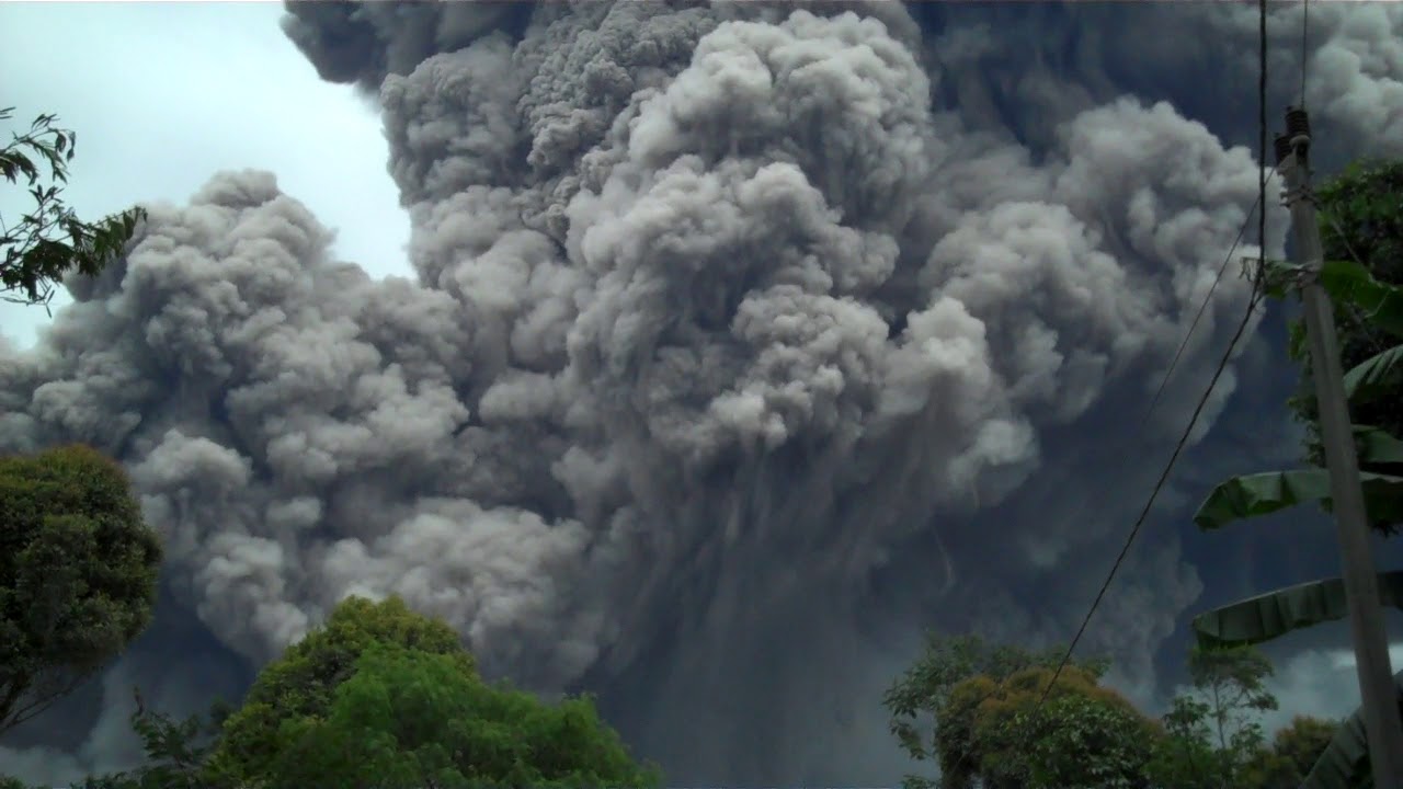 MERAPI LETUSAN DASYAT DARI #DELES 2010