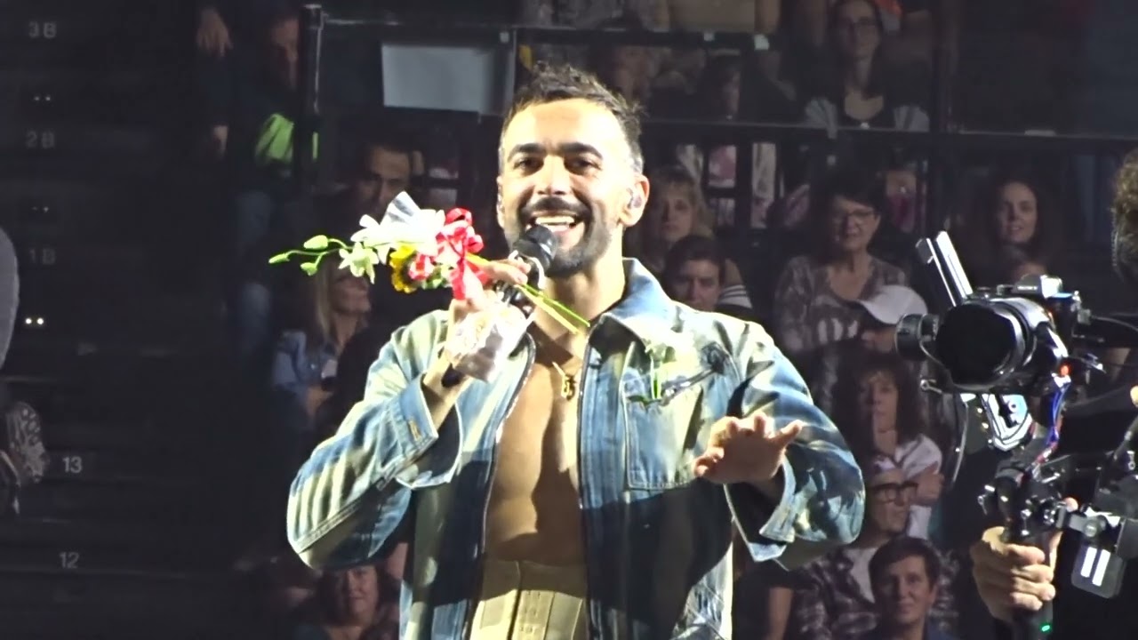 MARCO MENGONI : MOMENTO CARTELLONI , DEDICHE ECC... @ UNIPOL ARENA 25/10/2025