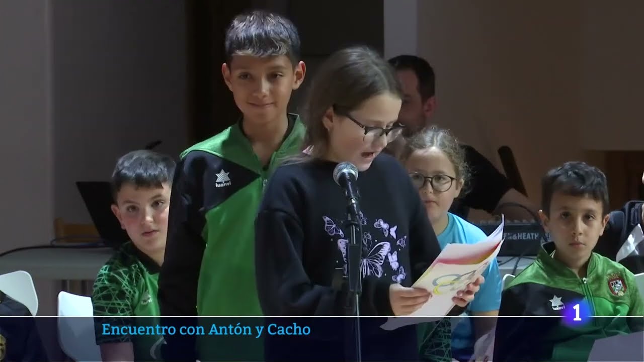 19-03-2024_CYL_Abel Antón y Fermín Cacho visitan el CEIP Sor María de Jesús de Ágreda 