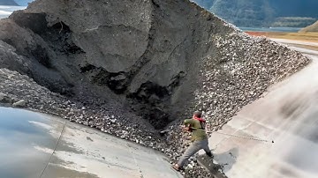 Barge unloading 3500 tons of ore - continuous flow of ore - Vlog of work on the barge