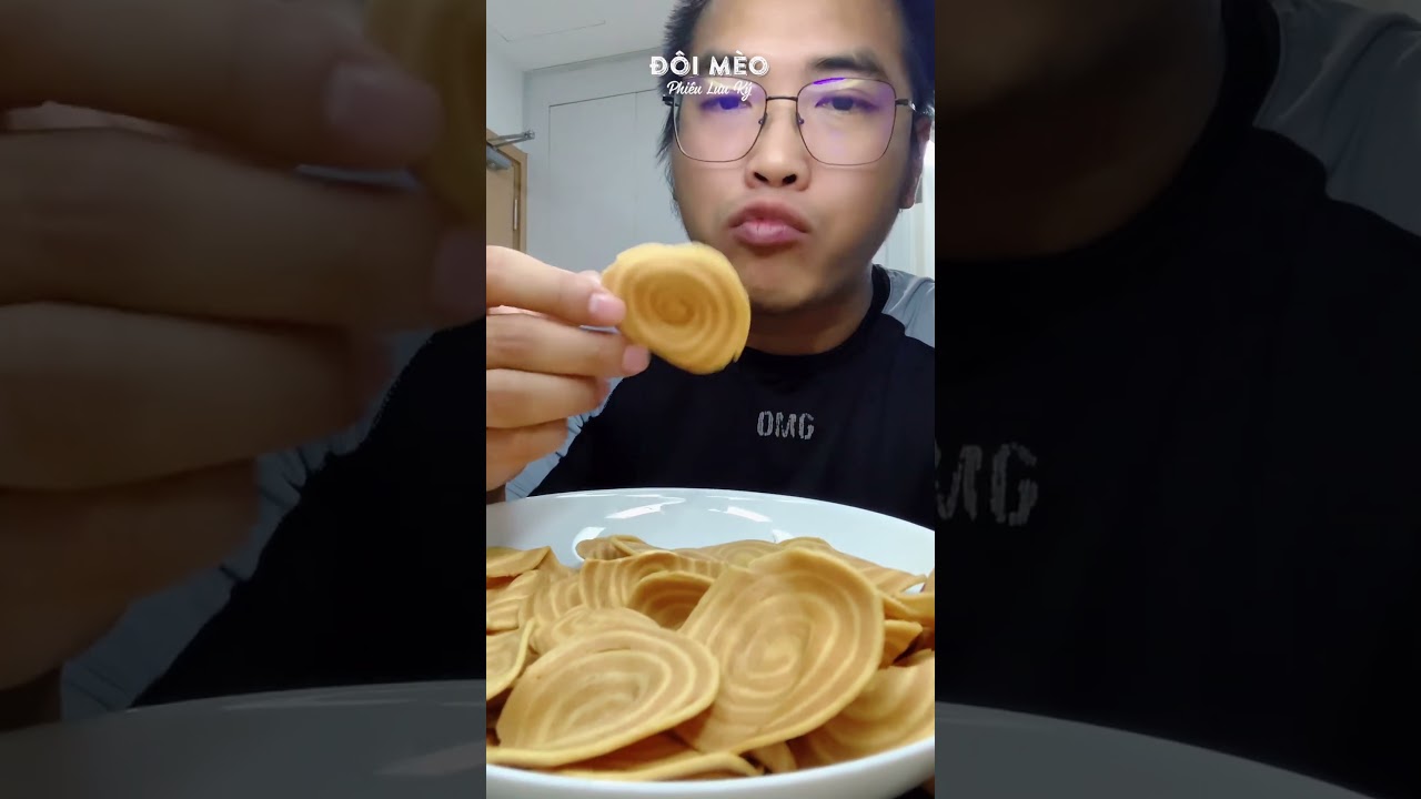 mukbang pig's ear cookie vietnamese 