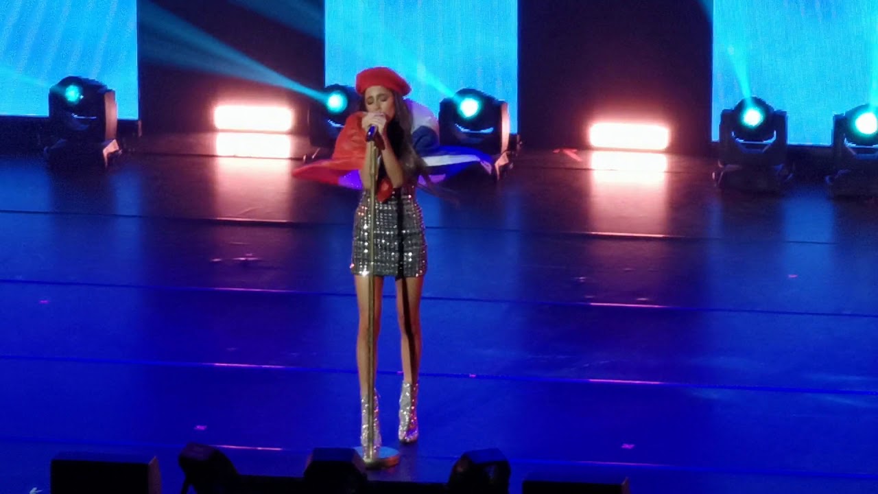 Tini Consejo de Amor live Paris