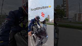 Le QUITÉ las llaves en PLENO semáforo #humor #motos #risa...
