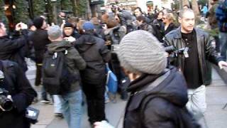AMANDA BYNES SUROUNDED BY 40 PAPARAZZI  PHOTOGRAPHERS   2/13/2009paparazzi