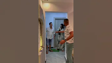 دخل عل مرات اخوه الحمام 