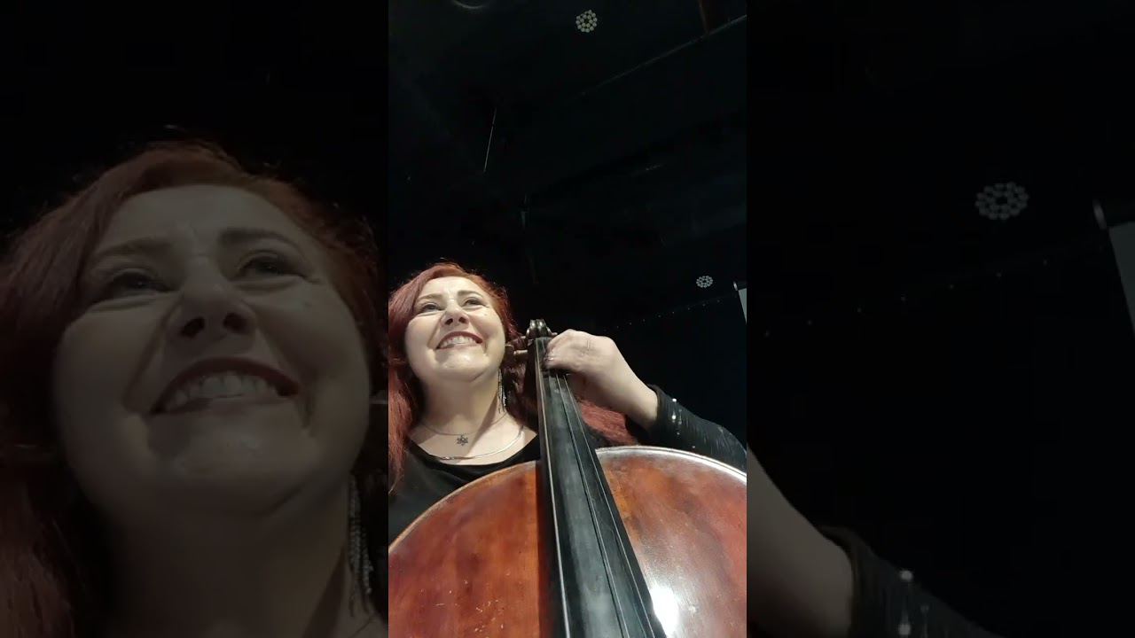 Bir garip yolcuyum hayat yolunda.