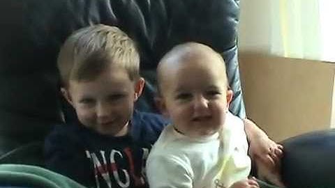 Charlie bit my finger - again !!(Original Video)