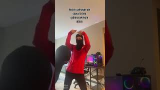 Bar Başında Duran Kız ..