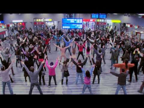 Taneční akce na Hlavním nádraží | Dancing at Central Prague station (26.11.2010)