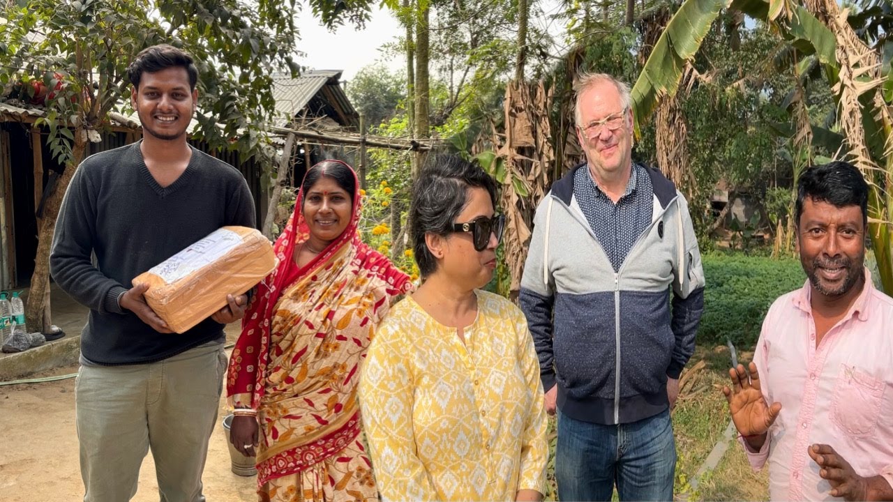কাশ্মীরে থেকে উপহার পাওয়া আর ভালোবাসার টানে জার্মান থেকে বাড়িতে অতিথির আগমন।
