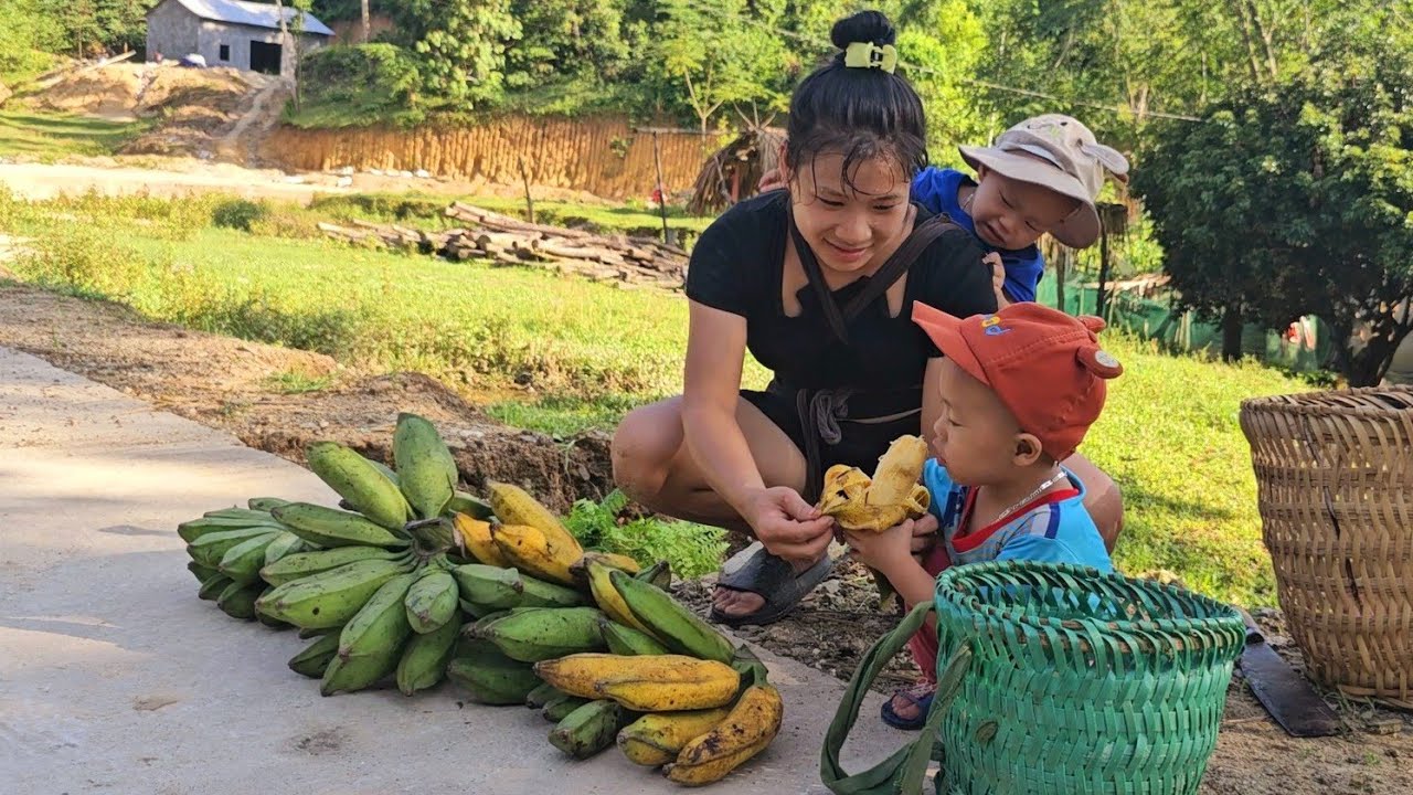 Single mother 17 year and 2 young sons together to cut bananas bring ...