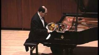 Frank levy (www.franklevy.com) playing chopin fantasie impromptu as an
encore during his julliard school faculty recital in 2007