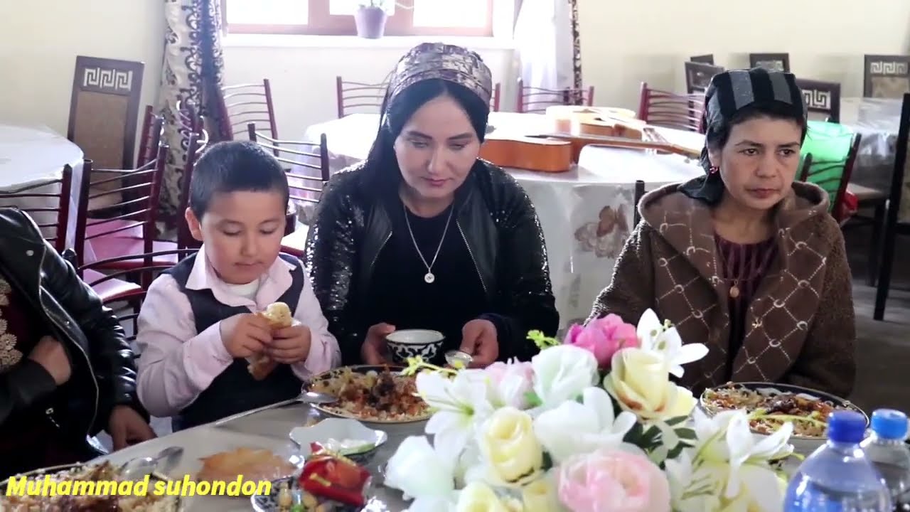 Etak mahallasida 8-mart Ayollar bayrami Tuyxonada nishonlanmoqda.