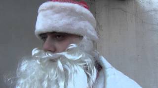 Депутат Михаил Андрианов в костюме Деда Мороза поздравляет всех с Новым годом