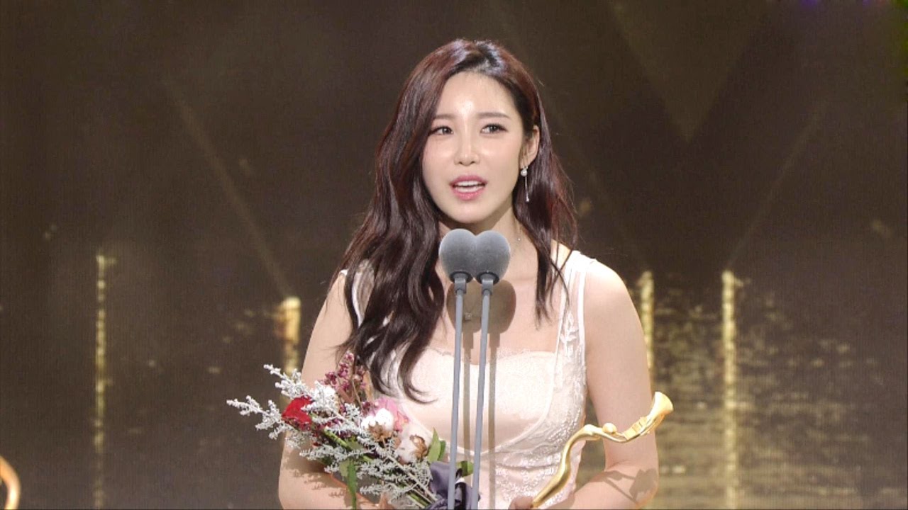 Jun Hyo Seong, 전효성, 여신급 미모 뽐내며 발랄한 수상 소감! @2016 SAF 연기대상 1부 20161231