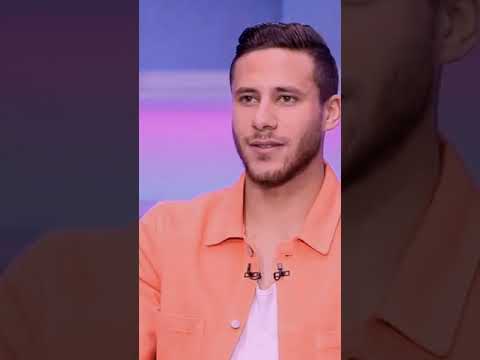 المذيعه بتسأل رمضان صبحي لسه بتحب الاهلي