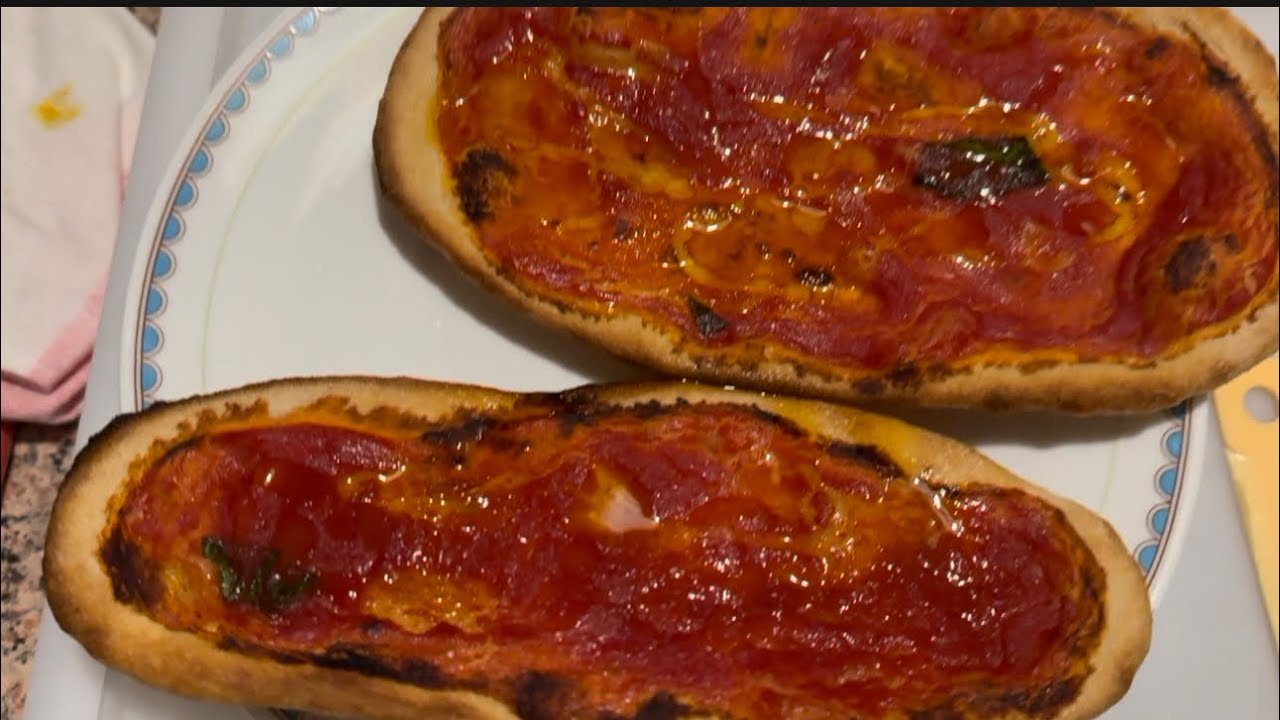 Piove, piove ancora🌧️ meno male che c’è la pizza 🍕￼