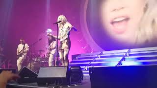 Talking to yourself-Carly Rae Jepsen-Live in Montreal (24/09/22)