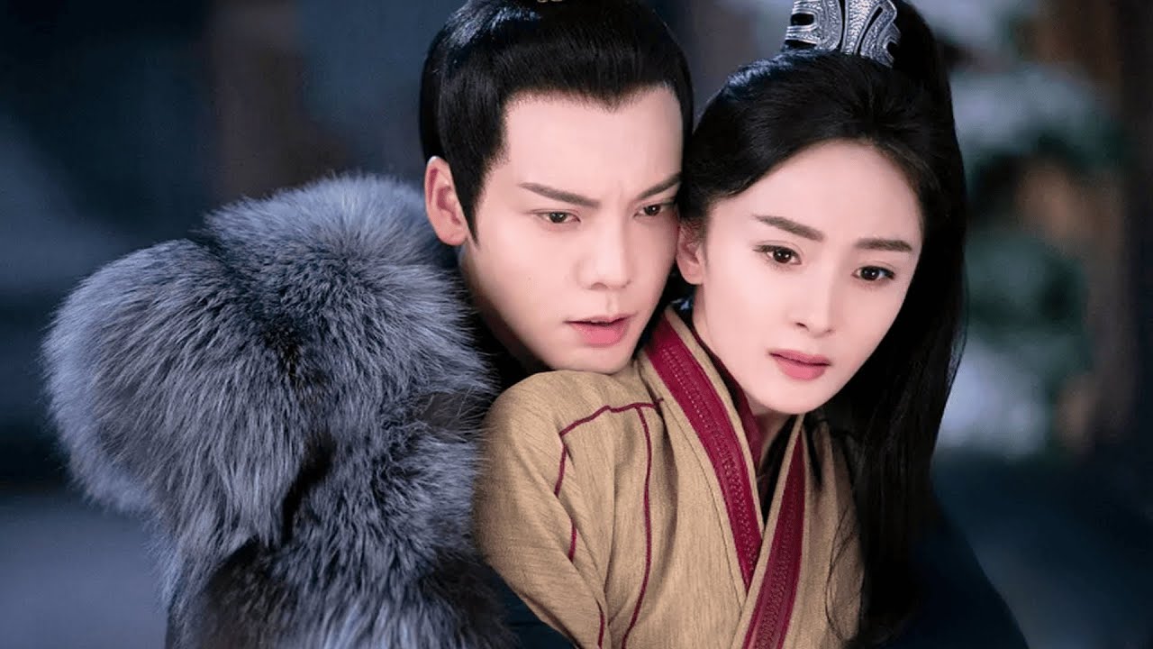 Волны ревности: услышав о сватовстве юноше, Золушка надулась, словно рассерженный котёнок.