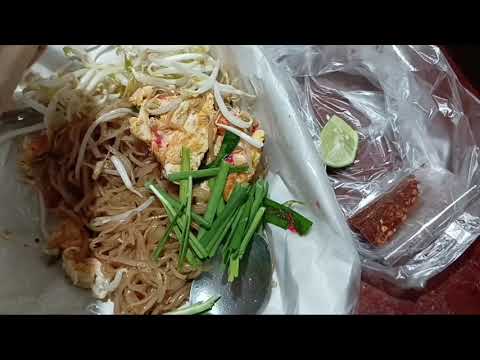 ผัดไทยริมทาง