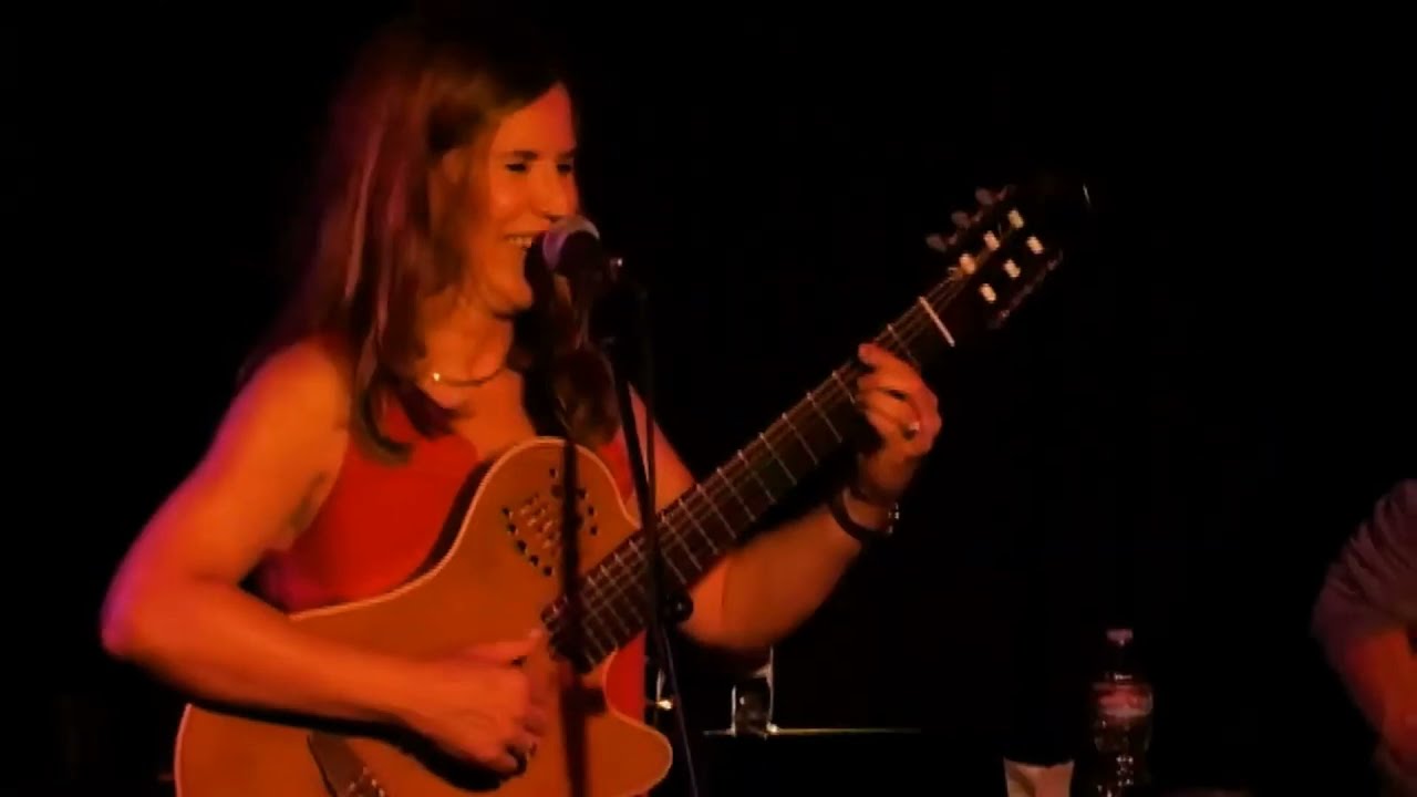 Besame mucho by  Consuelo Velázquez - Téka and NewBossa at Vitellos