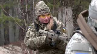 Ukrainian mother trains for possible war with Russia