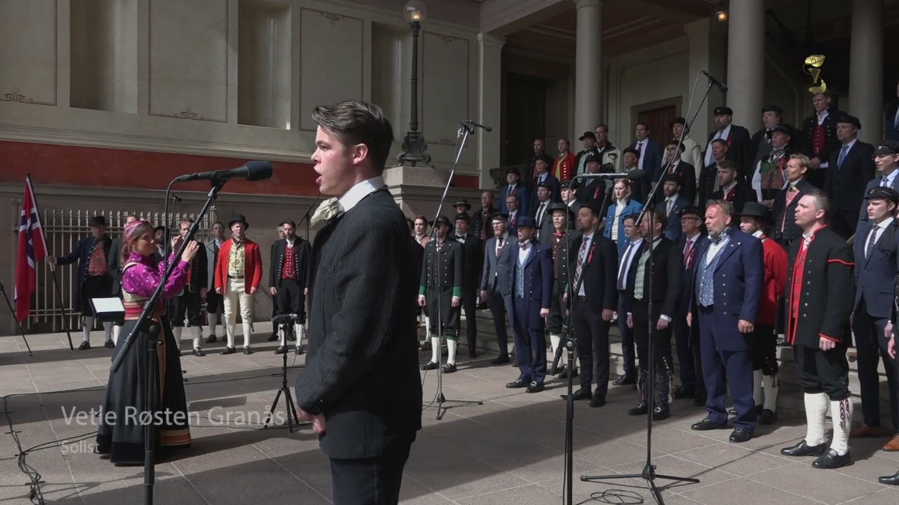 Studentersangforeningen på Universitetsplassen 2023