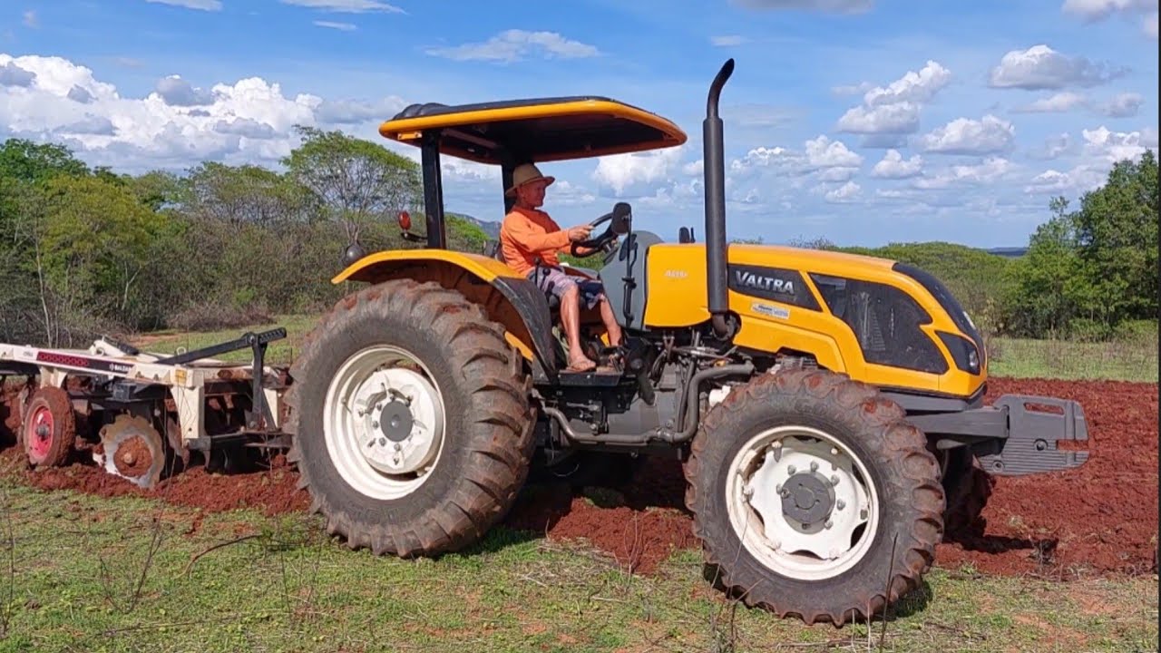 Bastidores  Seu Mané vai cortar terra com um trator !!