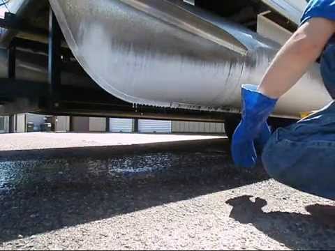 6 20 14 Acid Washing And Polishing A Pontoon Boat Youtube