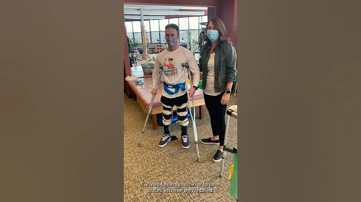 Paraplegic Using Crutches to Walk With Leg Braces - DayDayNews