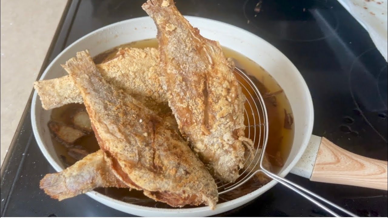 Crispy Fried Fish Recipe | No Fishy Smell, Moist Inside (Ghana Style)