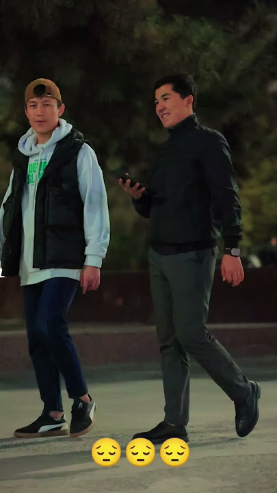 Xotinlarning dumbalarining uy qurilishi fotosurati