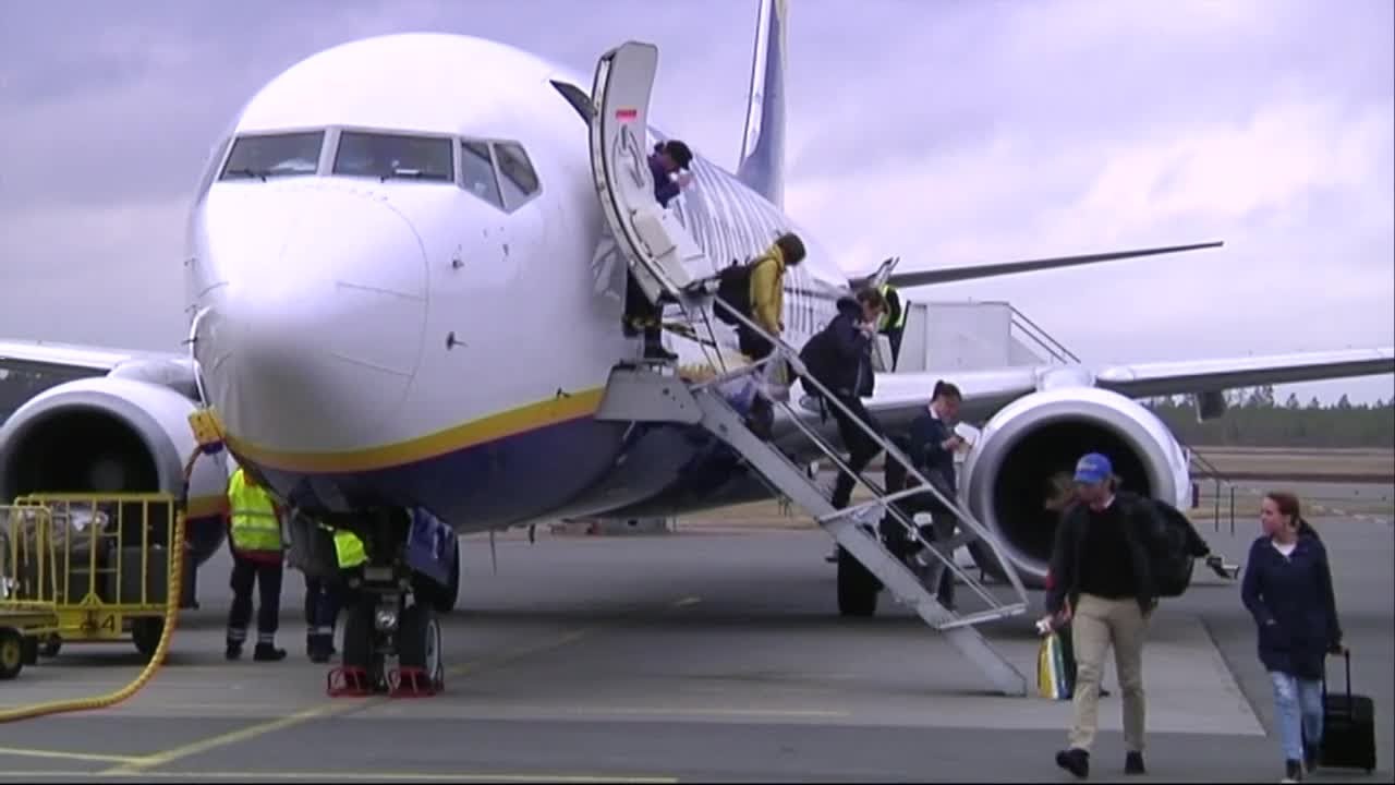 Ryanair erkänner fackförbund för första gången - Nyheterna (TV4)