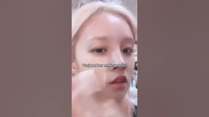 😂 (G)I-DLE Yuqi’s Hilarious Moment with Her Makeup Artist! 🎨🤣#kpop #shorts #gidle