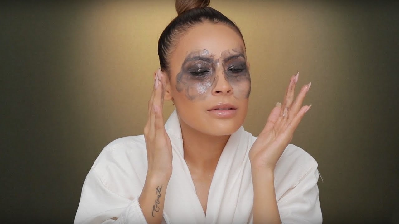 video CLINIQUE Take The Day Off Cleansing Balm