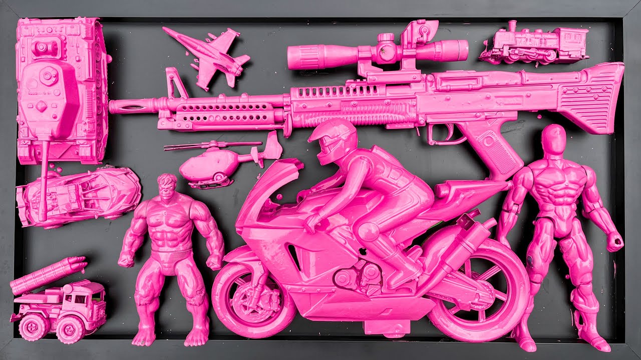 Membersihkan mainan mobil mobilan,motor balap,hulk,helicopter,pesawat,spaiderman,truck pasir