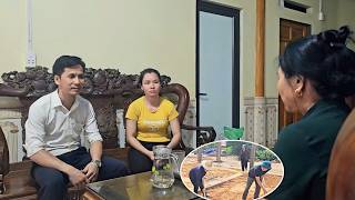 Sensing something unusual between Ly and Manh, Khanh's mother wanted Hoang to fire her