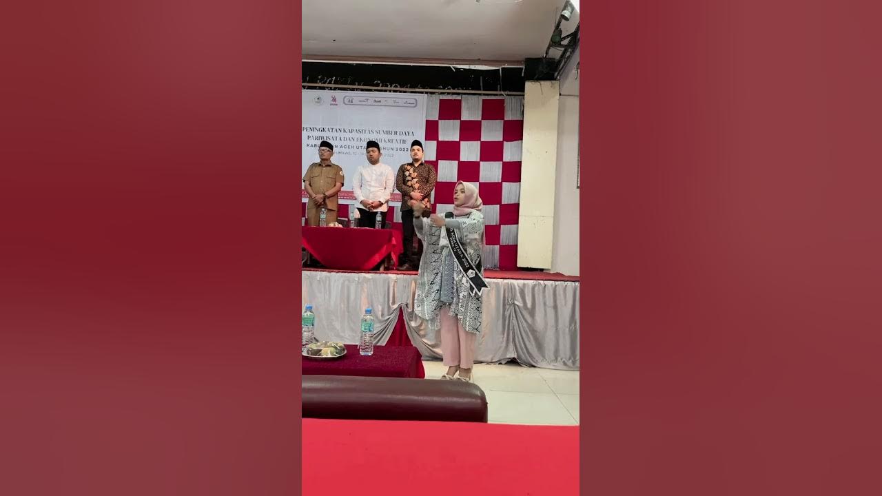 Dirigen lagu indonesia raya-tri sabarani