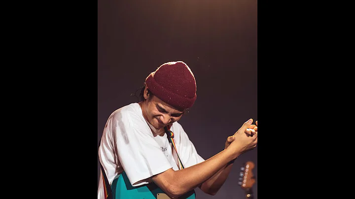 Phum Viphurit sings Lover Boy x Long Gone live