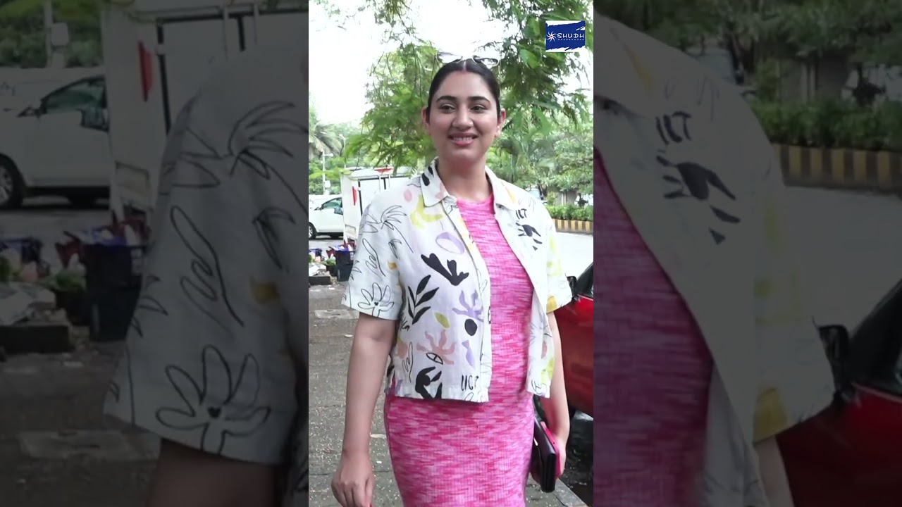Pregnant Disha Parmar spotted in Lokhandwala | 