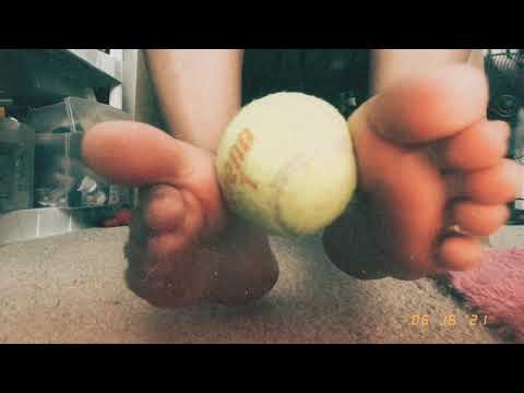 Feet Fetish-Tennis Ball play