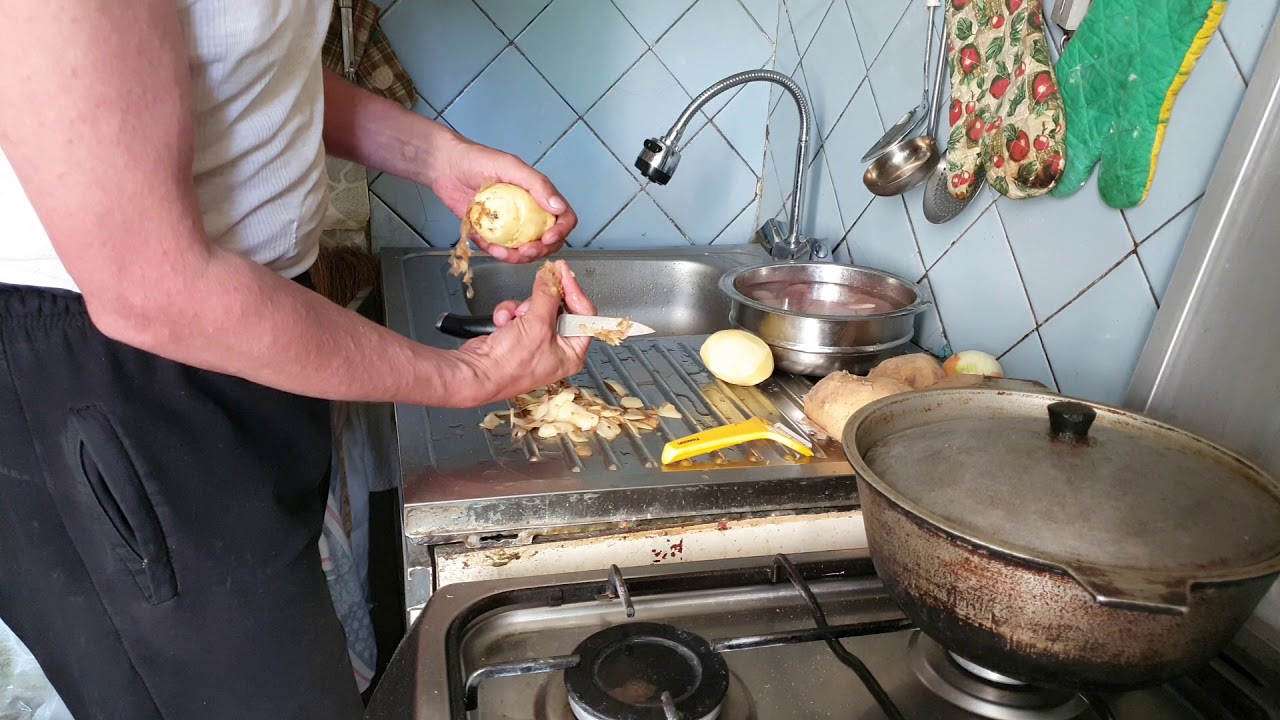 Аккуратно чищу картошку и лук - YouTube