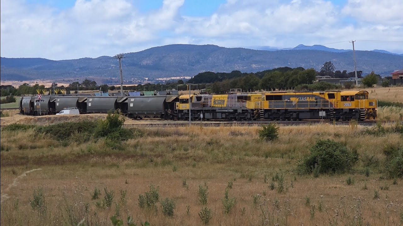 TasRail 2053 2054 #46 Coal rounding Western Junction