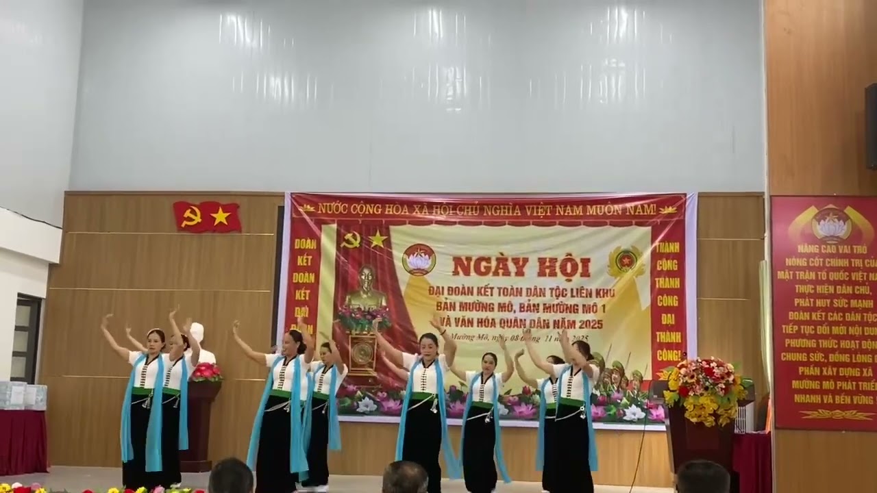 Múa điệu xoè thương nhau Đội văn nghệ bản mường mô 1.