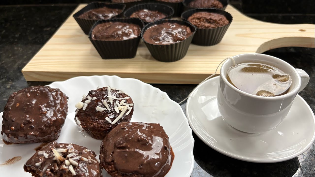 MUFFIN de BANANA FOFINHO 😱🍌 com TÂMARA & AVEIA🍫 | Receita Fácil e Saudável”