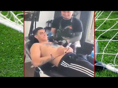 Cristian Pavón se tatua un Aguila en el Pecho