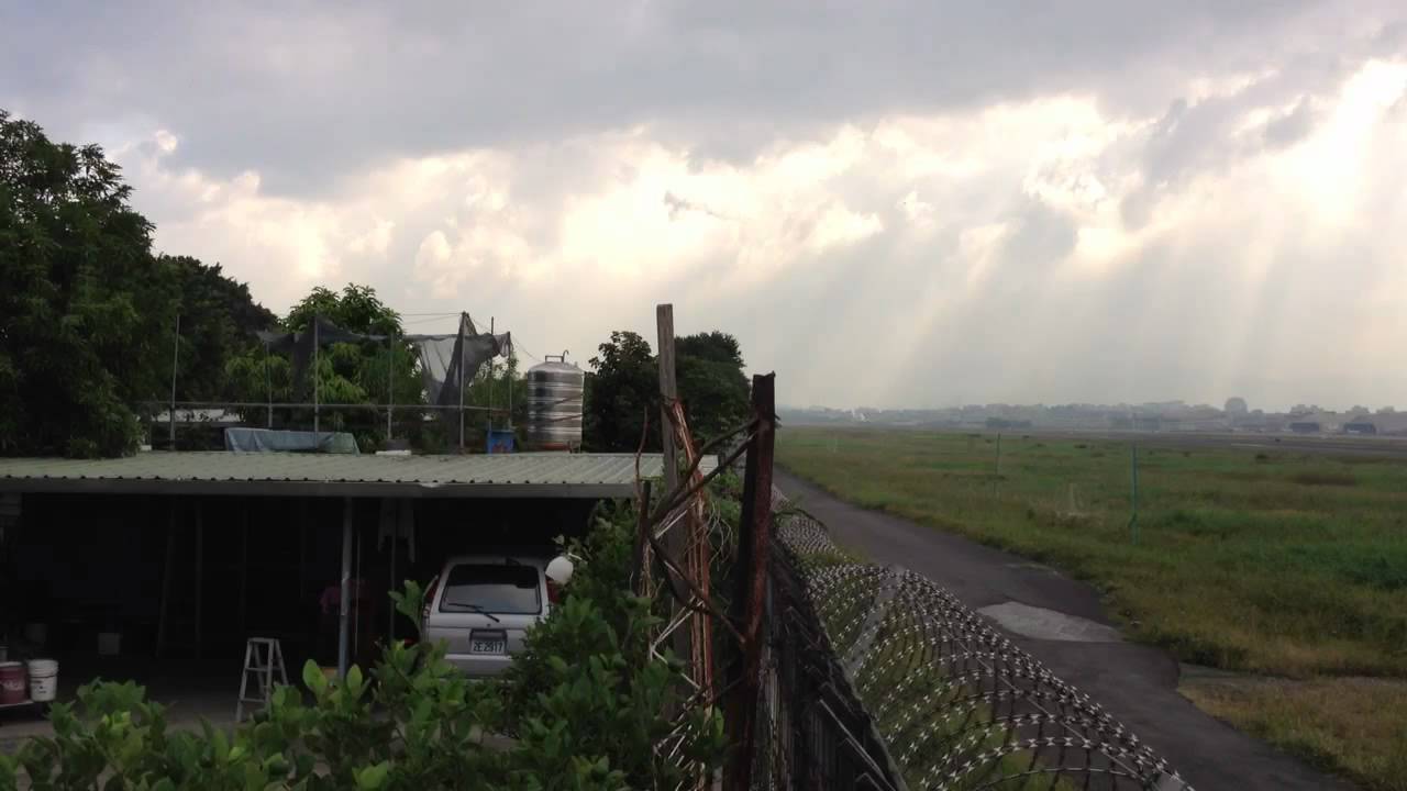 松山機場 TSA/RCSS  遠東航空 FE061次 10號跑道起飛
