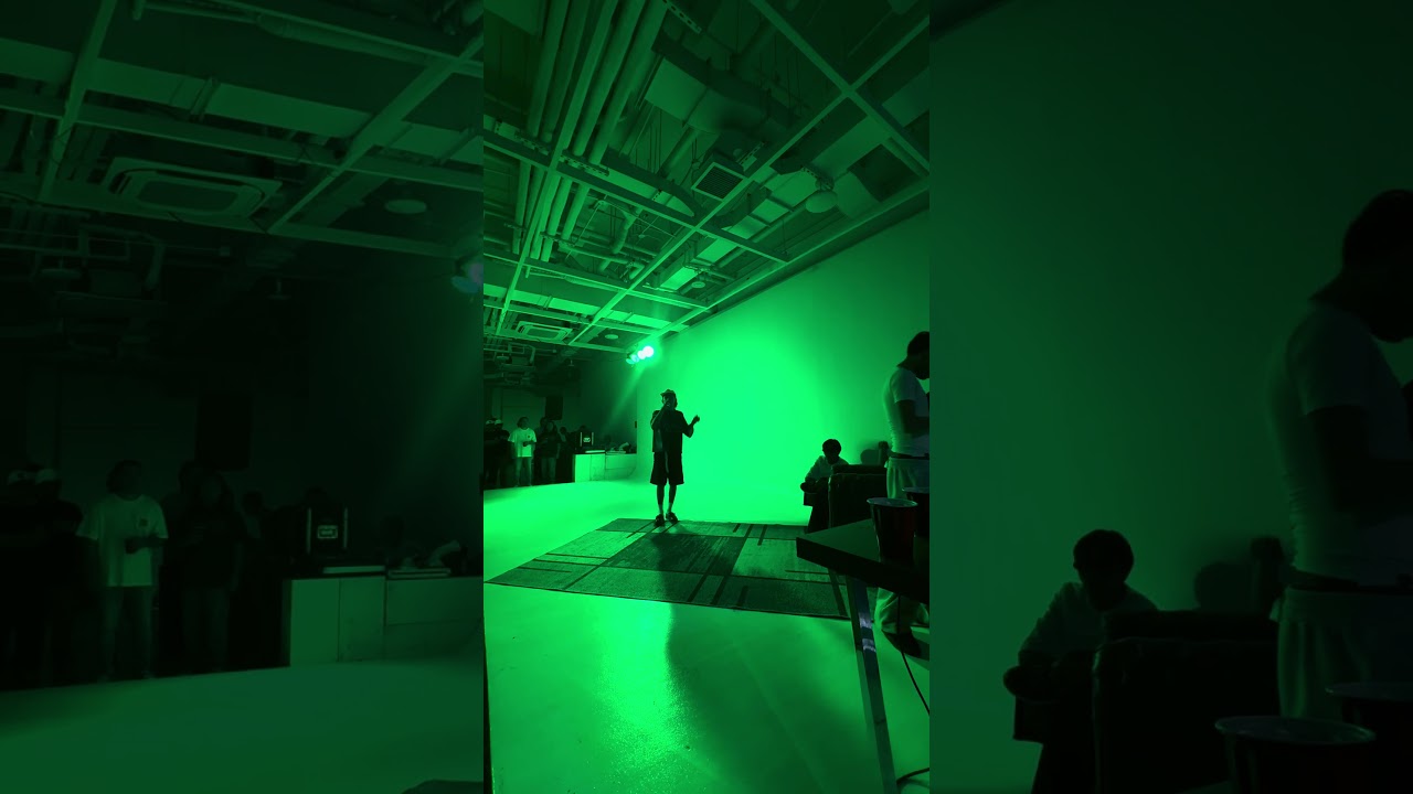 High-resolution video frame from Justraw’s Session Box live performance