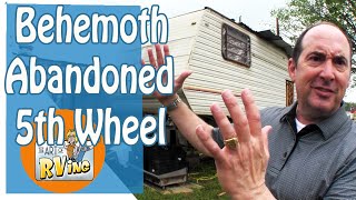 Abandoned 5th Wheel Tour by The Art of RVing 143 views 2 years ago 8 minutes, 40 seconds