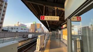 大阪メトロ御堂筋線東三国駅にて、可動式ホーム柵設置のみ終えた駅構内の様子